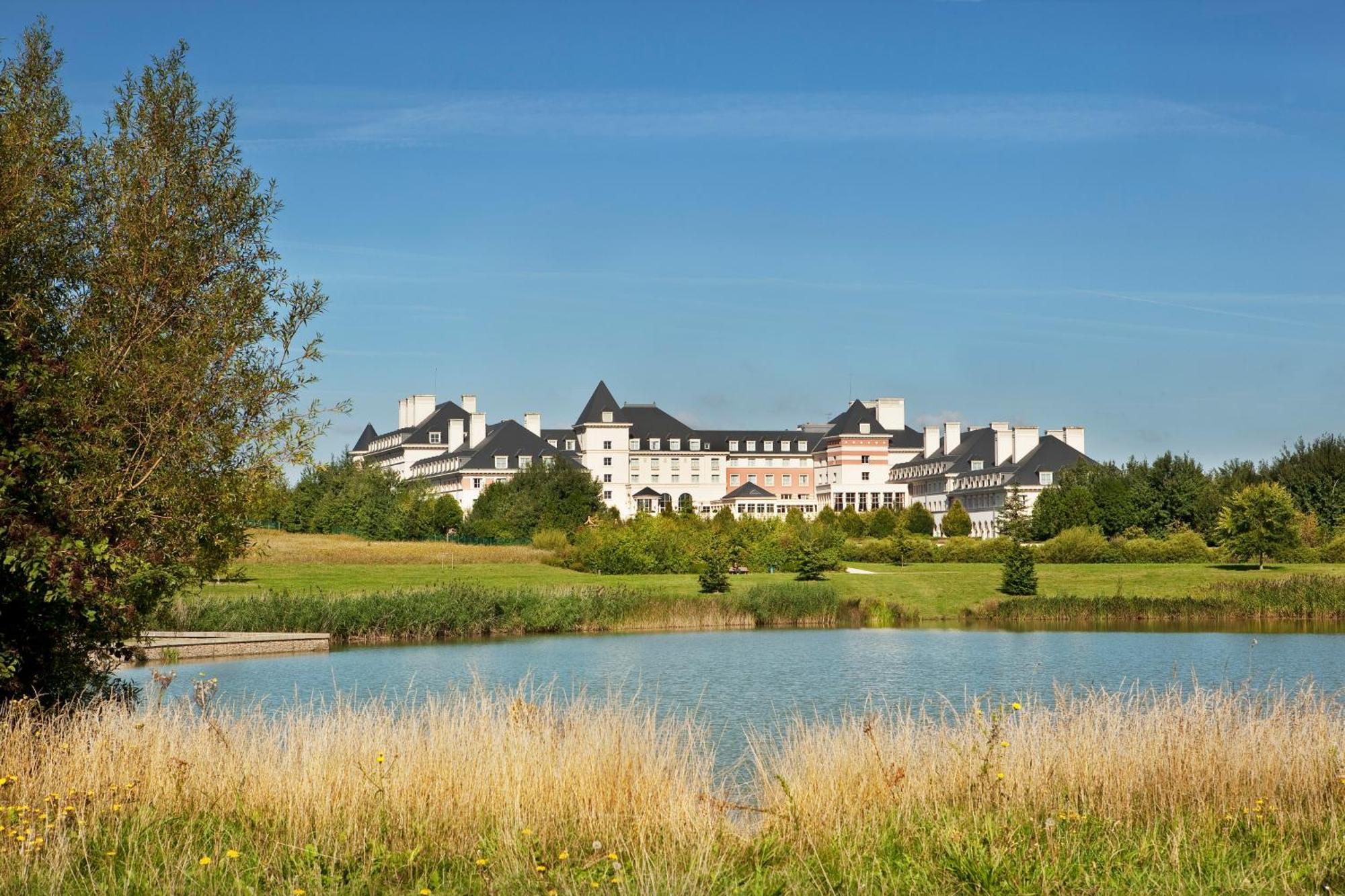 Dream Castle Hotel Marne La Vallee Magny-le-Hongre Exteriör bild